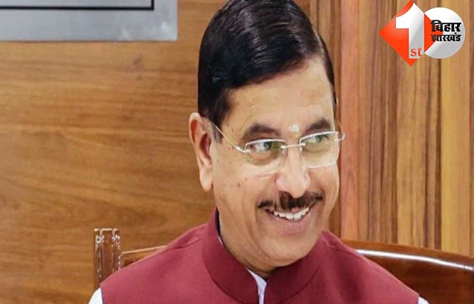 प्रह्लाद जोशी बने नए शिक्षा मंत्री, धर्मेंद्र प्रधान के इस्तीफे के बाद हुआ ऐलान