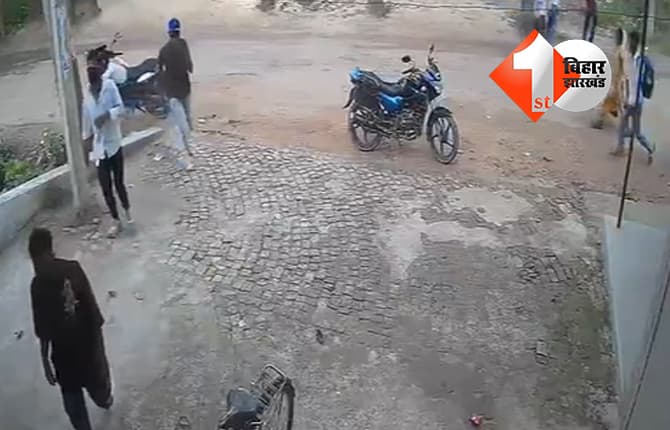 सीतामढ़ी में दिनदहाड़े सीएसपी संचालक से ₹1.70 लाख की लूट, CCTV में कैद हुए बदमाश