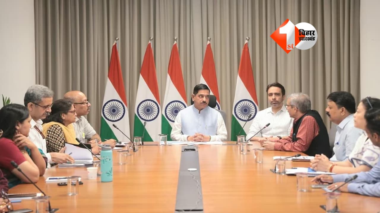 प्रह्लाद जोशी ने संभाला शिक्षा मंत्रालय का जिम्मा, बुलाई अधिकारियों की अहम बैठक; चुनौतियों के बीच बड़ी जिम्मेदारी