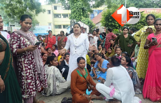 वैशाली में डेढ़ करोड़ की चोरी पर फूटा किन्नर समाज का गुस्सा, जिला मुख्यालय पर धरना-प्रदर्शन, कार्रवाई नहीं होने से नाराजगी