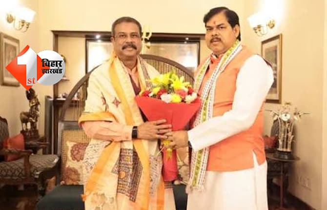 बिहार के स्कूलों के विकास के लिए केंद्र से 1120 करोड़ रुपये की मांग, शिक्षा मंत्री मिथिलेश तिवारी ने धर्मेंद्र प्रधान से की मुलाकात
