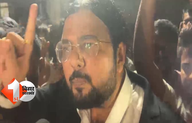 खान सर के खिलाफ FIR दर्ज नहीं होने पर भड़के रौशन आनंद के समर्थक, वकील बोले- ऊपर से दबाव की बात कह रही पुलिस