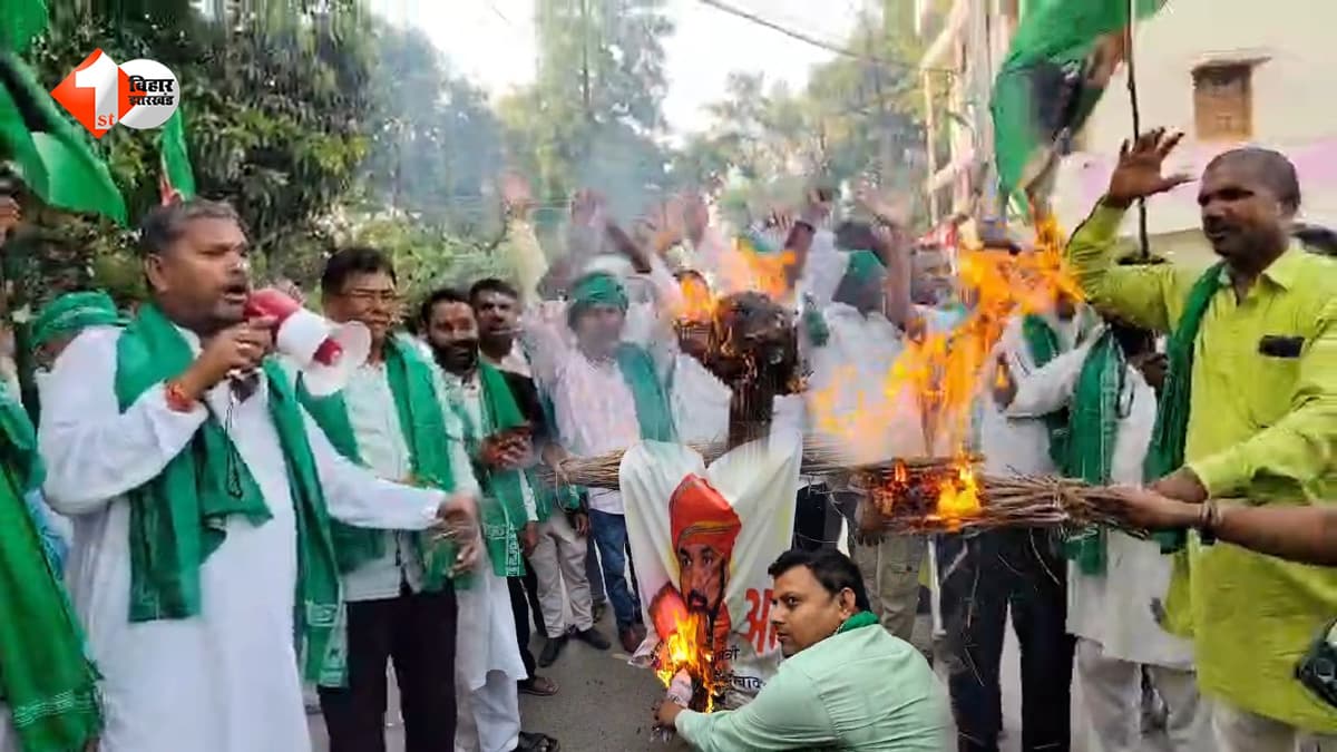 हरे गमछे पर टिप्पणी से भड़का राजद, बेगूसराय की सड़कों पर उतरे सैकड़ों कार्यकर्ता; CM सम्राट चौधरी का फूंका पुतला
