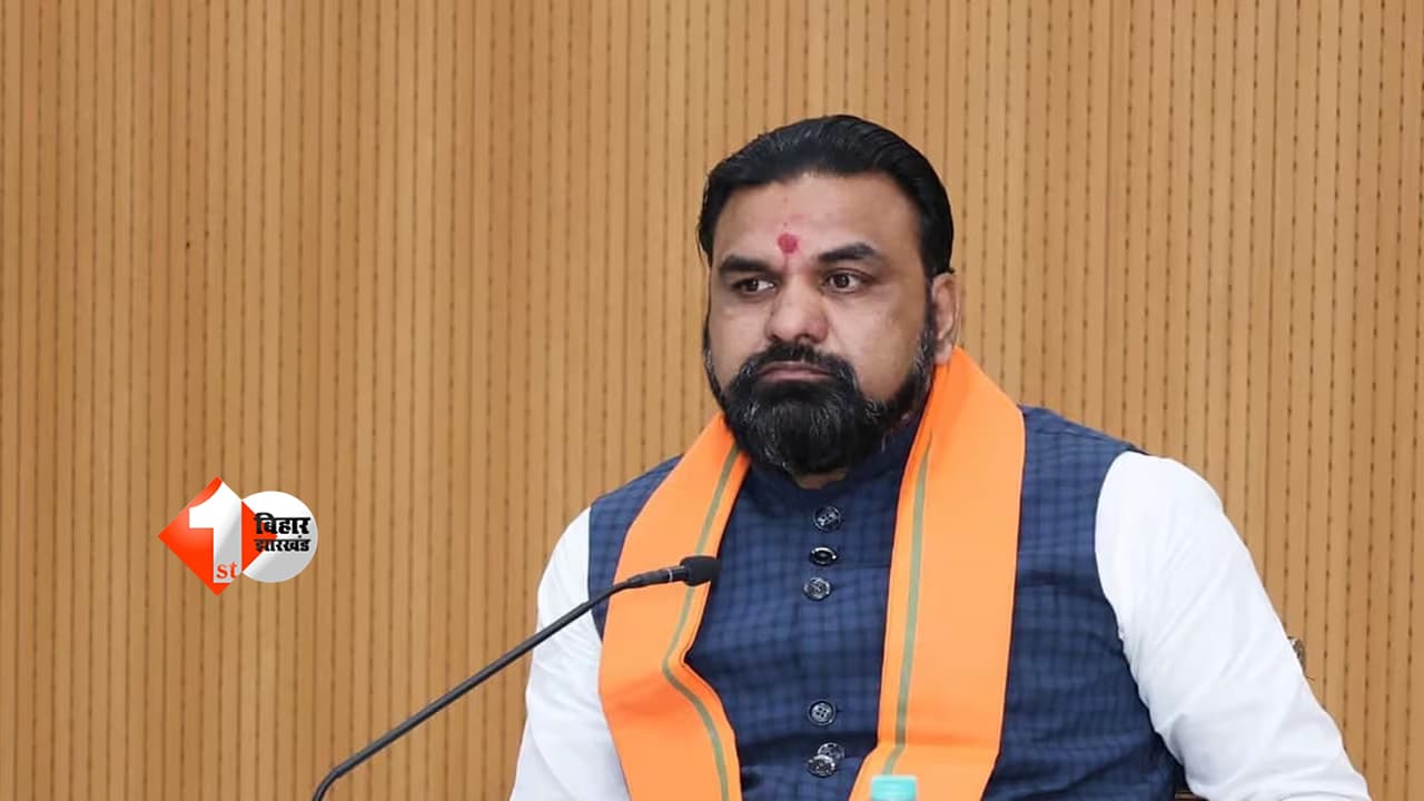 Bihar Electric Vehicle Policy 2026 : महिलाओं को इलेक्ट्रिक कार खरीदने पर मिलेगा 1 लाख रुपये का अनुदान, स्कूटी और बाइक को लेकर भी आया फैसला; बिहार सरकार की नई ईवी नीति 2026 को मंजूरी