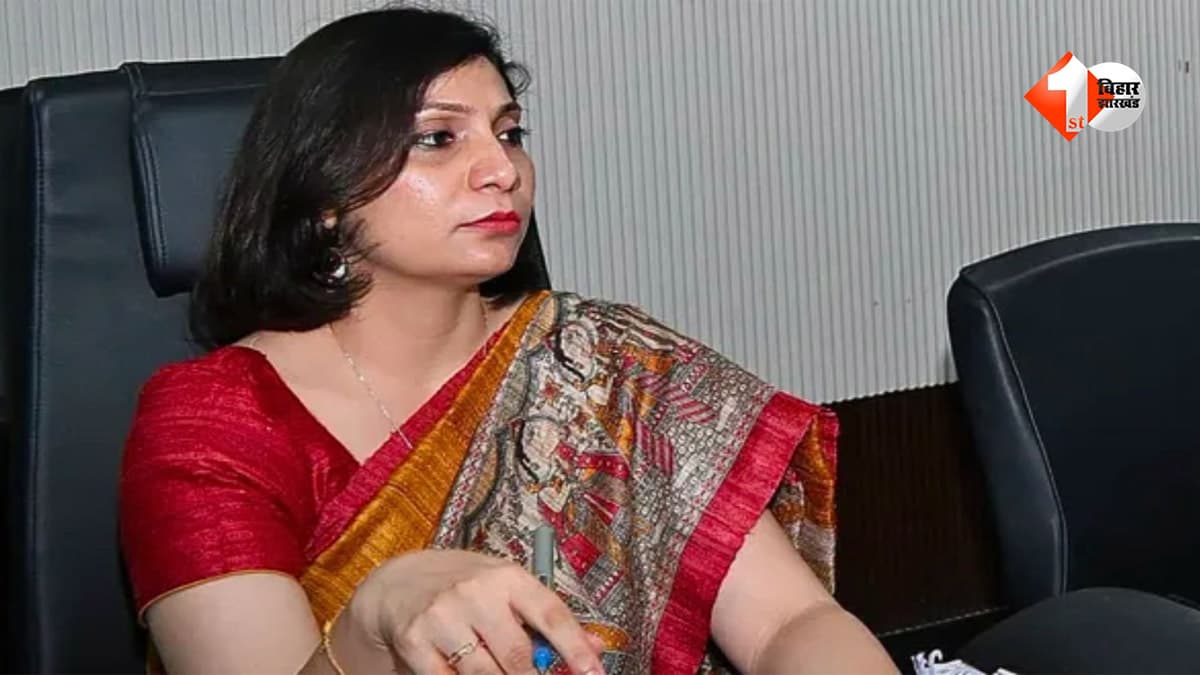 Success Story: UPSC में 3 बार मिली नाकामी, चौथे प्रयास में बनीं IAS... पढ़िए बक्सर DM साहिला हीर की दिलचस्प लव स्टोरी