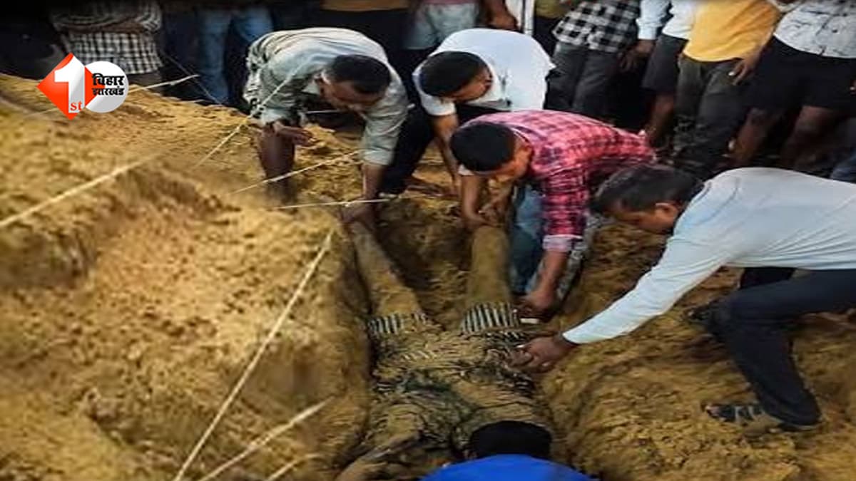 बालू में दफन मिला 18 साल के युवक का शव... सिर पर गहरे जख्म, पांच दोस्तों पर हत्या का आरोप