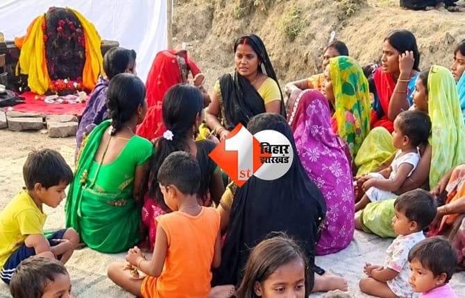 खेत में JCB से खुदाई के दौरान मिली भगवान विष्णु की प्रतिमा, पूजा के लिए उमड़े ग्रामीण