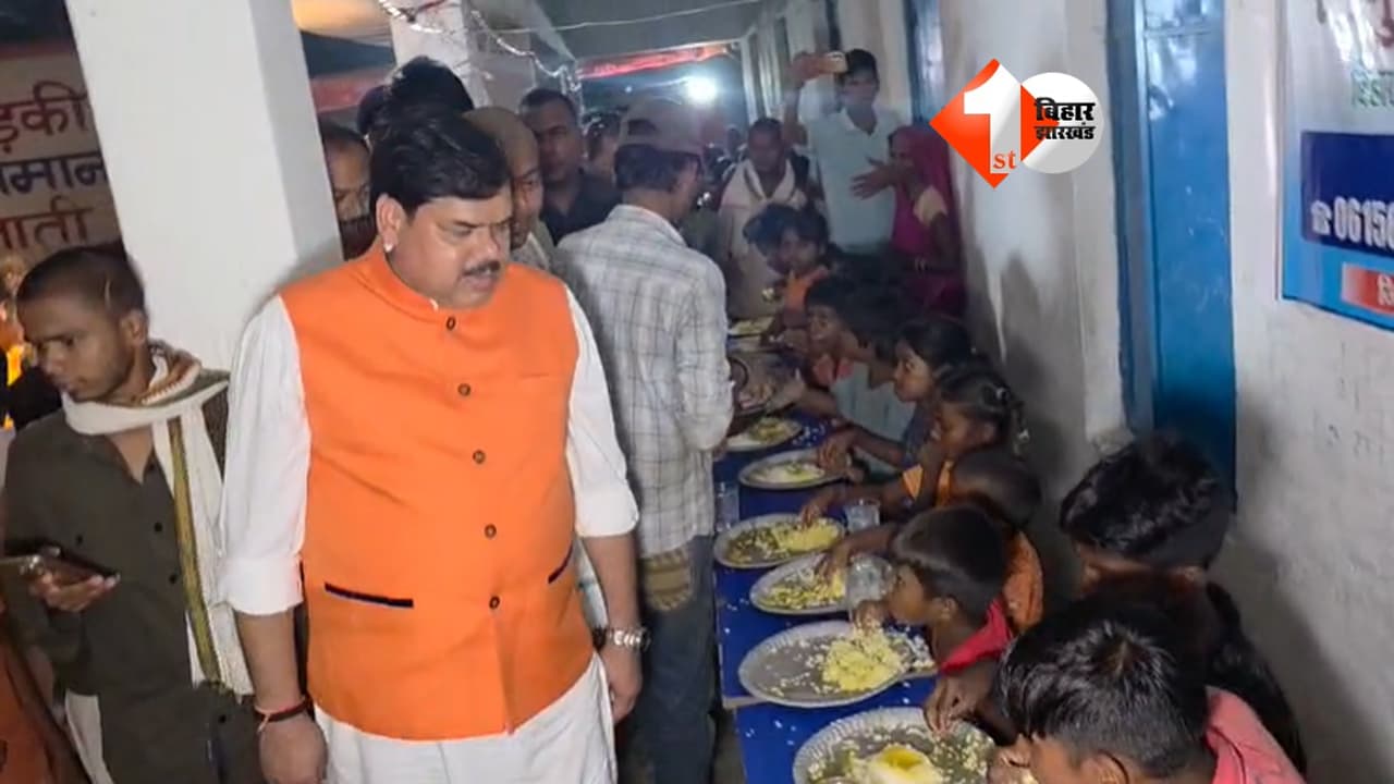 बाढ़ प्रभावित इलाके में पहुंचे शिक्षा मंत्री मिथिलेश तिवारी, राहत कार्यों का लिया जायजा; पीड़ित लोगों की सुनी समस्या