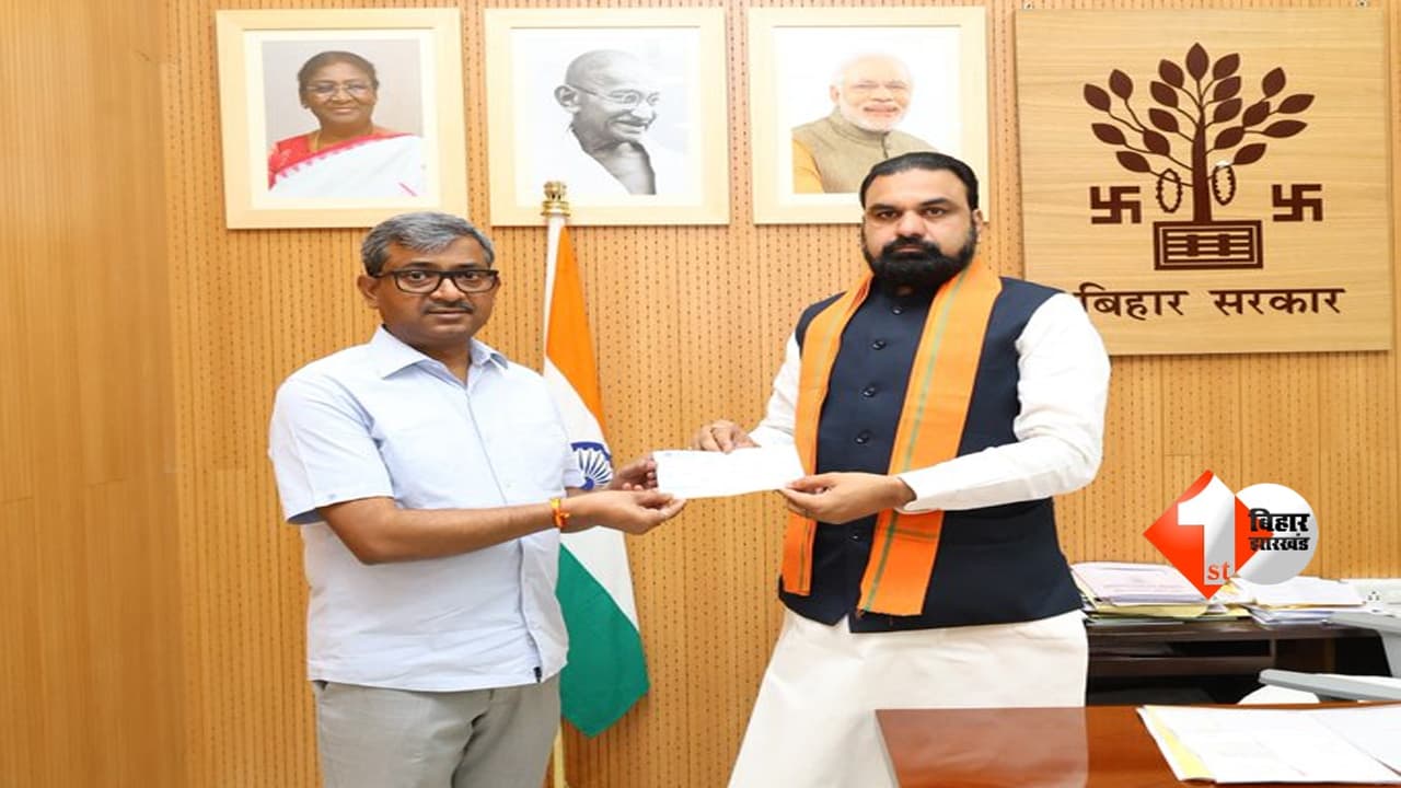 बिहार में बाढ़ के बीच मुख्यमंत्री सम्राट चौधरी ने दान किया एक महीने का वेतन, राहत कोष में दिए 2.70 लाख