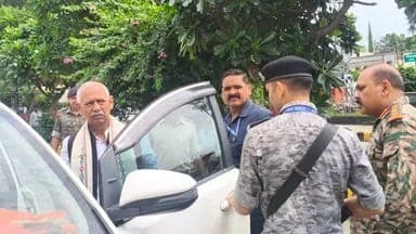 Bihar News : बिहार में भाजपा सांसद की एस्कॉर्ट गाड़ी पर हमला, मेले में मचा बवाल; 100 से अधिक लोगों पर FIR, 3 गिरफ्तार