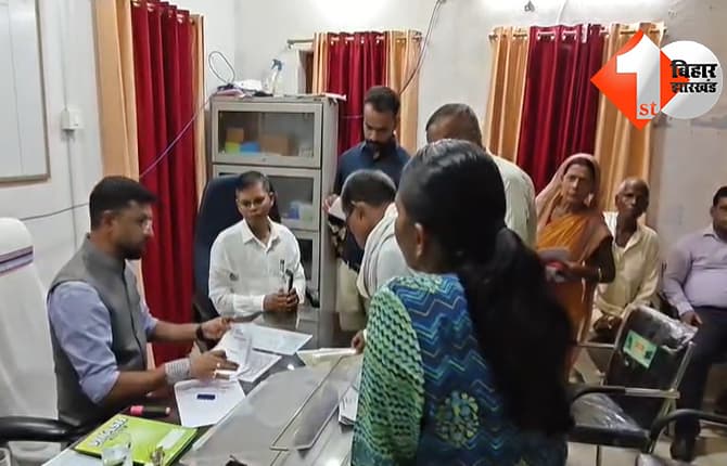 मंत्री की शिकायत पर मुजफ्फरपुर DM का बड़ा एक्शन: कुढ़नी अंचल कार्यालय और PHC का किया औचक निरीक्षण, दो राजस्व कर्मचारियों पर गिरेगी गाज