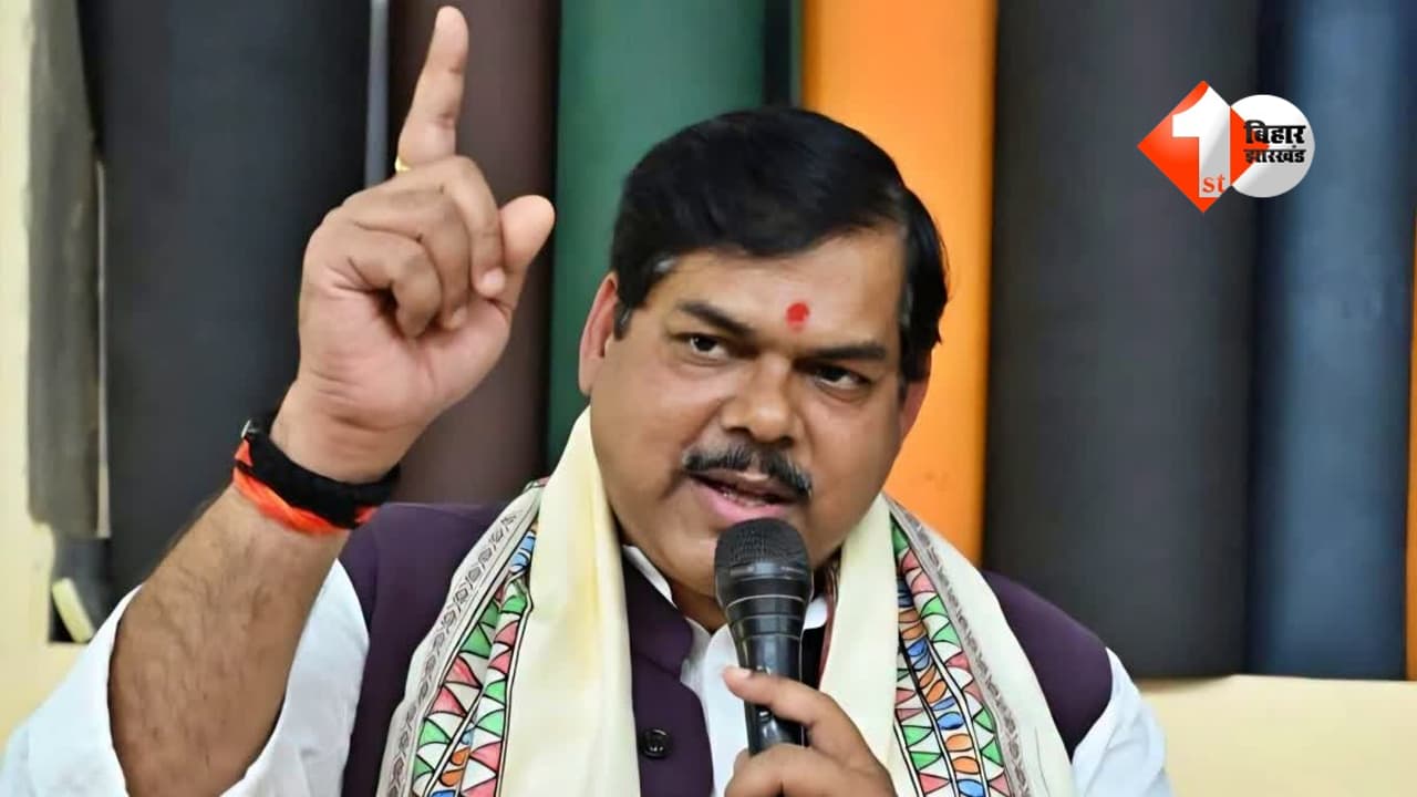 बक्सर में स्कूली छात्राओं के साथ गलत काम करने वाले दोनों शिक्षकों की गई नौकरी, शिक्षा विभाग ने सेवा से किया बर्खास्त